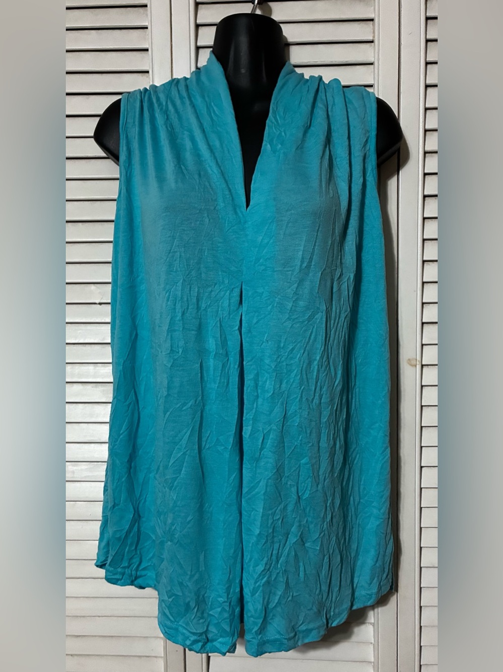 Sleeveless V-Neck Tunic Top in Turquoise